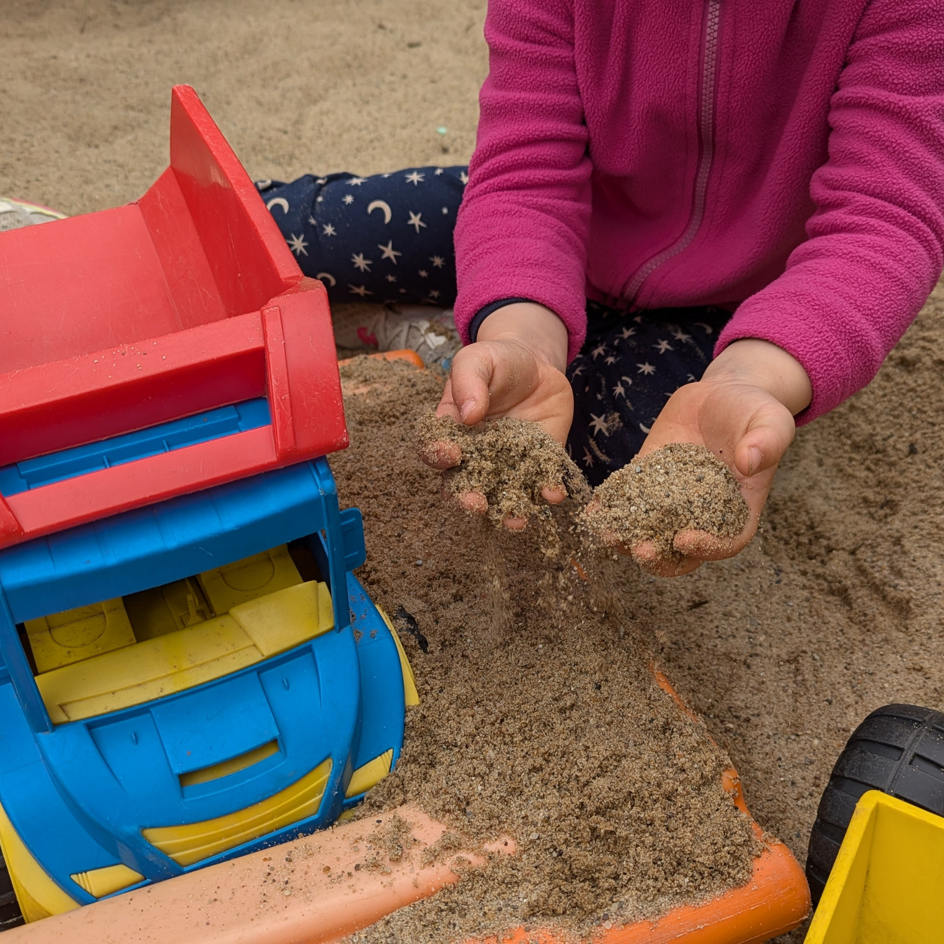 Kinder der Kita CampusKids auf dem Spielplatz der Kita