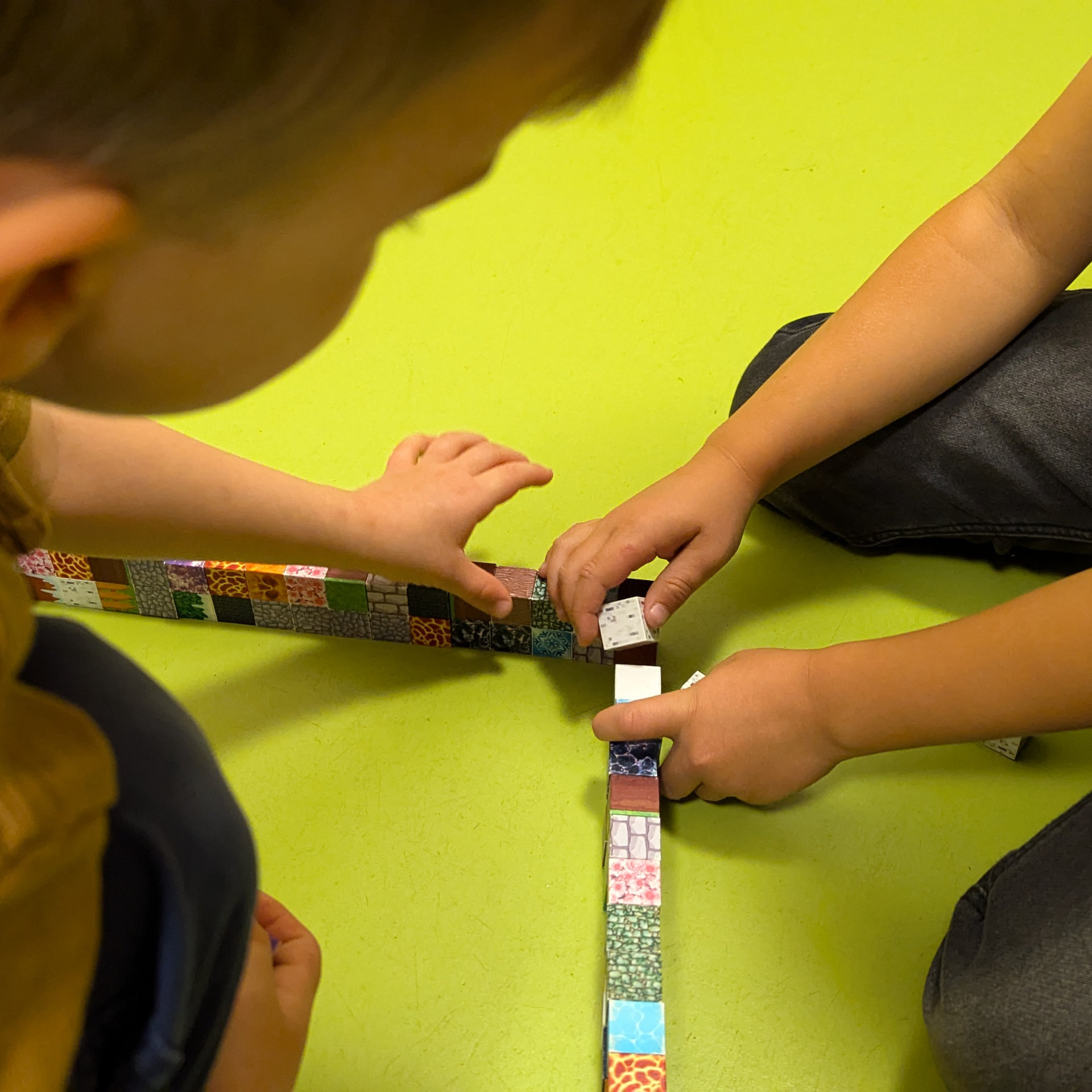 Kinder der Kita CampusKids in den Innenräumen